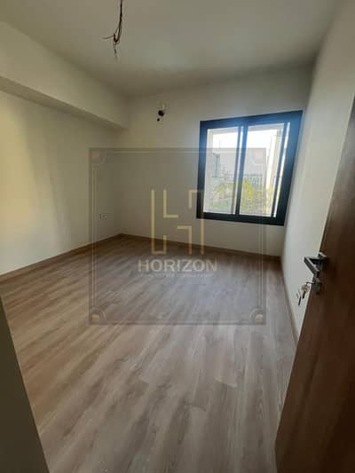 دوبلكس 176م بحديقة للبيع في كمبوند البروج في مدينة الشروق duplex for sale in Compound al burouj