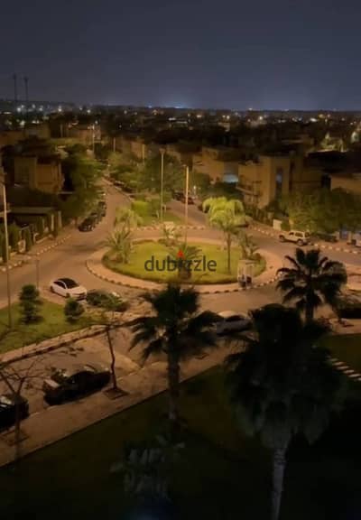 شقة للبيع فيو مفتوح يطل علي ميدان والجاردن والفيلات تشطيبات سوبر لوكس جاهزة للسكن 180 متر تفاوض بالسعر 3 غرف في الرحاب 2 - المرحلة العاشرة Al Rehab 2