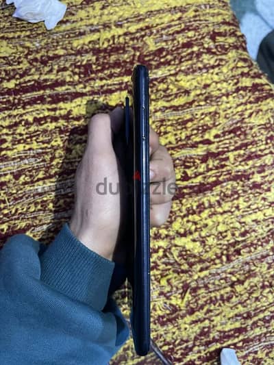 للبدل بايفون ما يقلش عن اكس