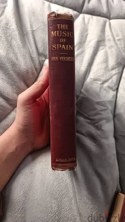 نسخة نادرة من كتاب طُبع عام 1920 The music of Spain