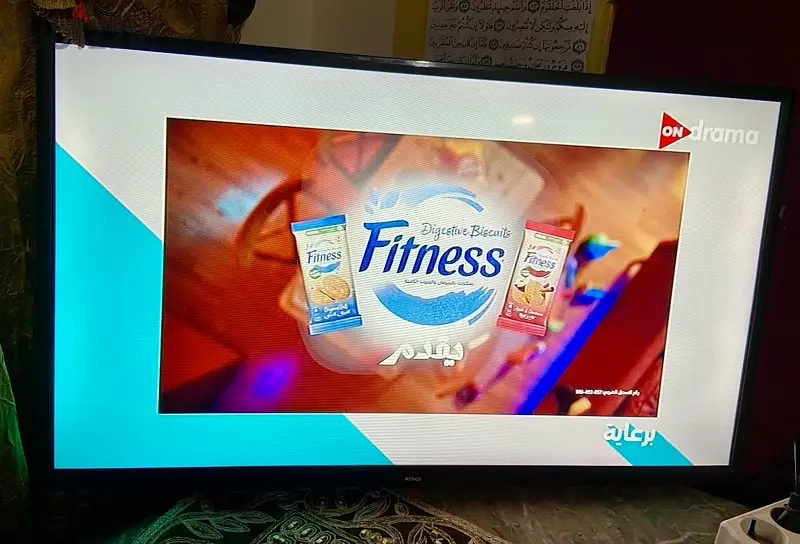 عدد ٢ شاشه ٣٢ بوصه بحاله ممتازه جداً