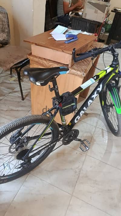عجله جلاكسي b200h حاله ممتازه