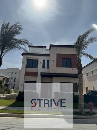 Discount 30% on Townhouse Villa 212 m with Down Payment 5% and Installments on 4 years Prime Location Open View