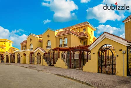 للبيع تاون هاوس بمساحة مميزة في كمبوند راقي على طريق السويس – قدام مدينتي وخطوات من Open Air Mall