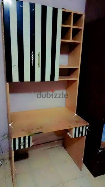 مكتبه