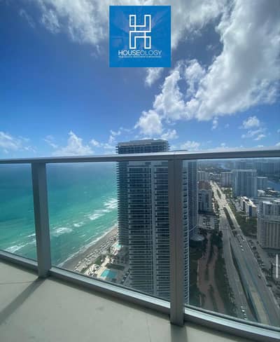 With a stunning view of the sea and Alamein Towers, and with installments over the longest payment period, receive a fully finished, 3bedroom apartmet