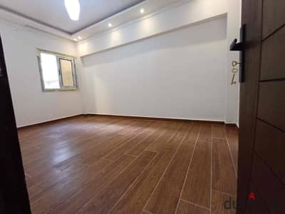 For rent administrative in Bloran steps to the sea 140m