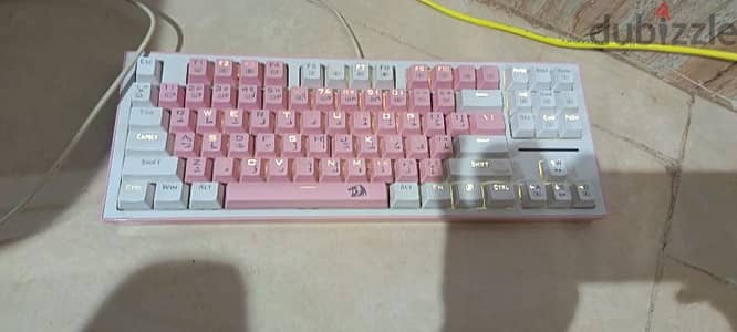 Redragon K611 - gaming keyboard with Arabic keycaps
