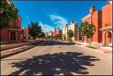 فيلا مستقلة للبيع مساحة 370 متر تطل على فيو مميز جدا في نيوم اكتوبر بخصم كاش 30%