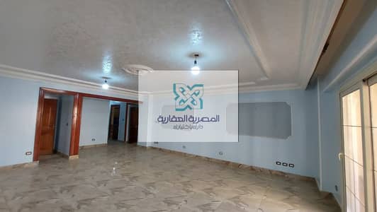 شقة للإيجار  زهراء المعادي    بجوار كارفور المعادي   بالقرب من  البنوك   والخدمات   والمواصلات   والبرندات