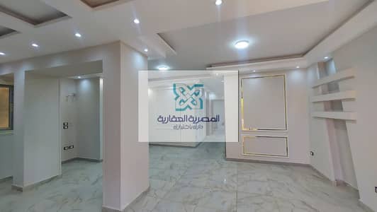 شقة للإيجار  زهراء المعادي    بجوار كارفور المعادي   بالقرب من  البنوك   والخدمات   والمواصلات   والبرندات