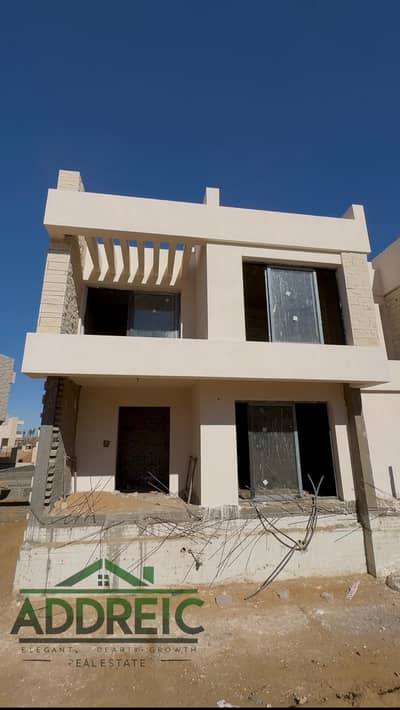 للبيع ڤيلا بمدينة نور بمجموعة طلعت مصطفى بالعاصمة الإدارية نموذج Q1 اعلى تميز مساحه الارض 254م ومساحه المبانى 200م تقريبا مناسبه للسكن قريبه للخدمات