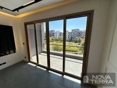 شقة للبيع في أيون – الكورتيارد – التوسعات الشمالية – محور جمال عبد الناصر, على محور جمال عبد الناصر، وبالقرب من أهم المحاور الرئيسية في الشيخ زايد