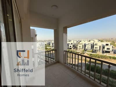في الجولدن سكويربجوار ميفيدا والجامعة الامريكية (بهايد بارك شقة 192 متر متشطبة للبيع للجدية فقط  اقل من سعر الماركت 3 نوم وناني بحمام مكيفة بالمطبخ