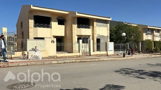 فيلا مميزة 800م للبيع في كمبوند الربوة الشيخ زايد نص تشطيب فيو الجولف استلام فوري