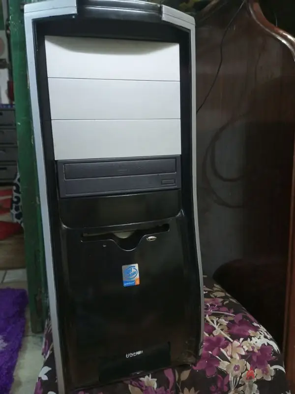 كمبيوتر كامل بحاله ممتازه