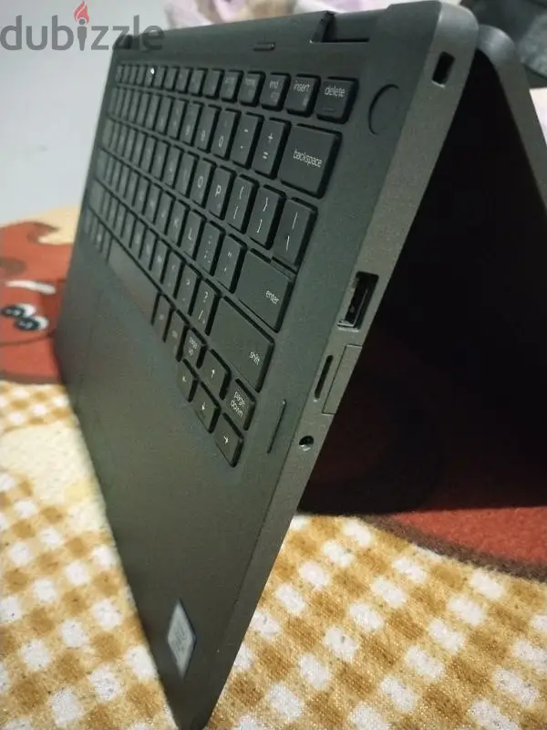 Dell latitude 5300 2 in 1 x360 touch screen65620456380417123