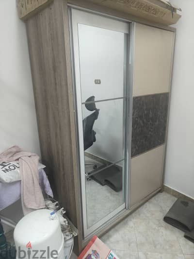 دولاب وسرير ومكتب