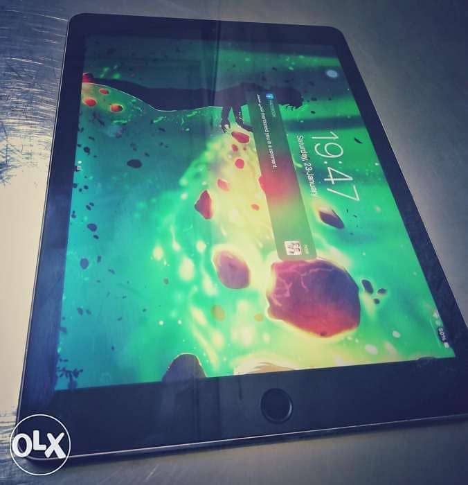 Ipad air2 , 64g , محتاج بطارية 3