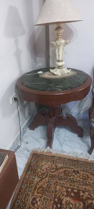 طربيزة دائرية استقبال زان بالرخامة
