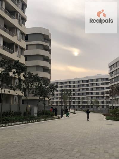 شقة من غرفتين نوم للبيع في بلوم فيلدز Bloomfields el mostakbal city (السعر الإجمالي !!!! ، موقع متميز ، جاهزة للسكن)