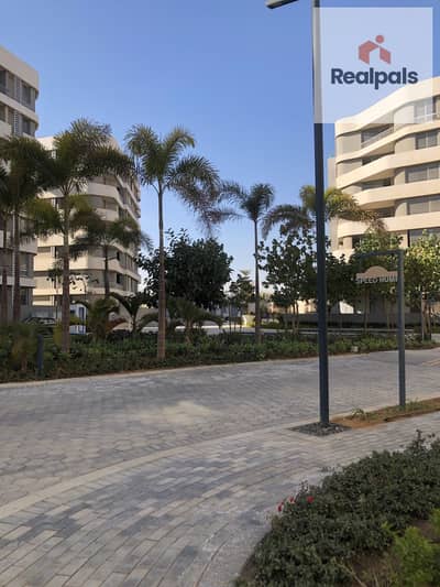 شقة من غرفتي نوم للبيع في بلوم فيلدز المستقبل سيتي Bloomfields el mostakbal city  ((موقع متميز، جاهزة للسكن))