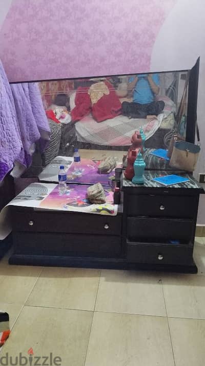 سرير اطفال وتسريحه