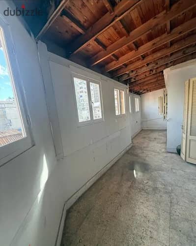 For sale unit in Sporting, all rooms with an open view of Port Said Street
