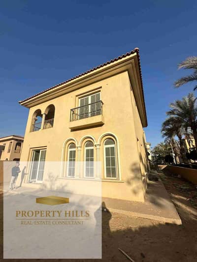 Villa necessary from the owner for sale on Street Ninety in Hyde Park, Fifth Settlement