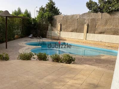 فيلا للايجار مفروش فى كمبوند الصفوة اكتوبر بحمام سباحة