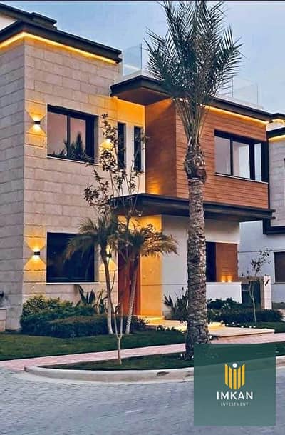 شقه 3 غرف للبيع في التجمع الخامس Golden Square  وبالتقسيط علي 10 سنين على شارع النوادي (Clubs Street) أمام كمبوند ماونتن فيو 2