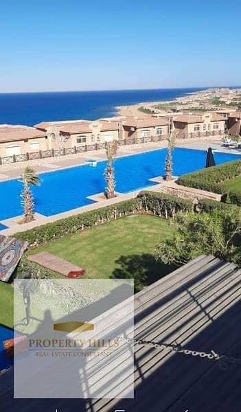 فيلا مستقلة صف اول علي البحر للبيع في تلال  بتقسيط علي8سنين بالتسهيلات