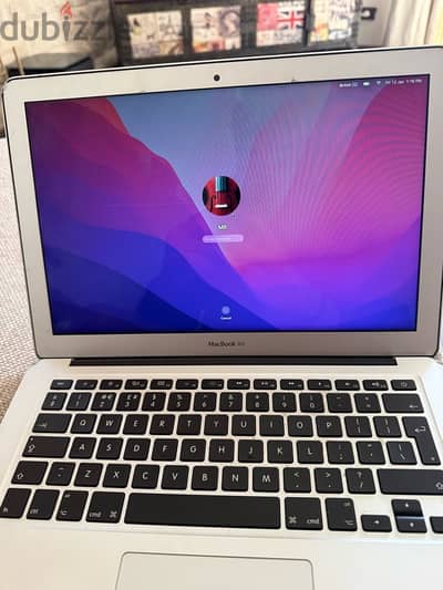 macbook air 2017 WITH CHARGER