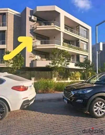 A property in the heart of a compound in New Cairo, with a distinctive view and an incredible cash discount, close to all services.