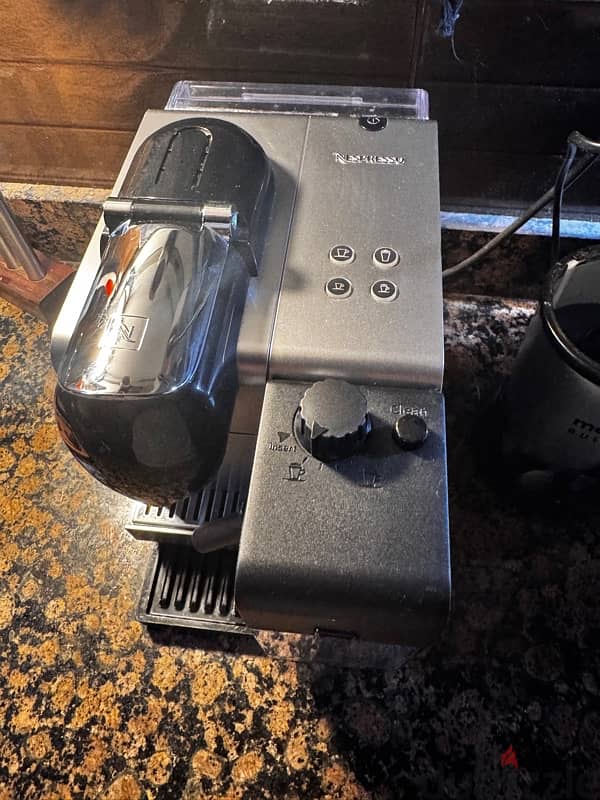Nespresso Lattissima+ – Mint Condition 1