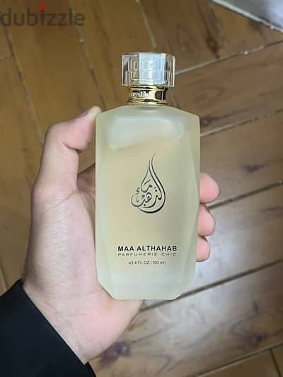 عطر من ماء الذهب ١٠٠ ميلي سي الحمرا لم يستخدم متعتق ستنين