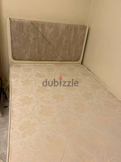 سرير اطفال مع مرتبه