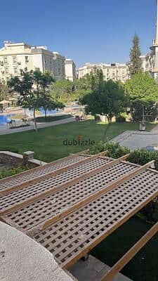 اي فيلا بجاردن للإيجار موقع مميز ماونتن فيو