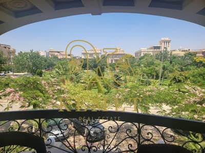 فيلا تشطيب سوبر لوكس بكمبوند غرب الجولف فيو جاردن بيزمنت وارضي ودورين