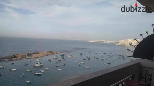 شقة مفروش للايجار بميامي عالبحر مباشر كورنيش الإسكندرية فيو للبحر والكورنيش وقريبة لجميع مراكز التسوق والمولات والكافيهات والبرندات وحدائق المنتزه وا
