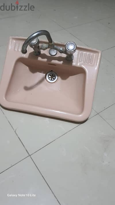 حوض حمام صغير وقاعدة تواليت جرافينا