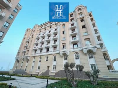 اخر شقه 3 غرف متشطبه بالتكييفات المركزيه استلام فوري جاهزه للمعاينه بفيو مميز علي البرج الايقوني للبيع بكمبوند متكامل الخدمات