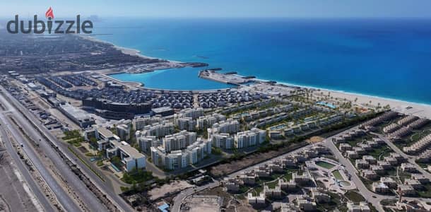 شاليه مميز شايف البحر متشطب بالفرش والتكيفات للبيع بالتقسيط علي 10 سنين بجوار مارينا