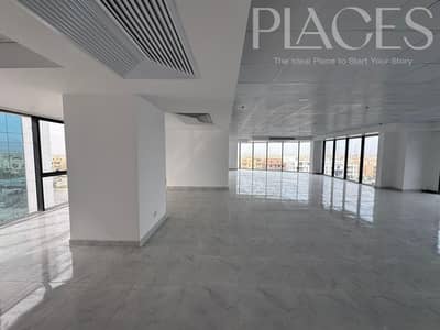 Administrative office for rent in a prime location in Fifth Settlement, 317 square meters, fully finished and ready for immediate occupancy.