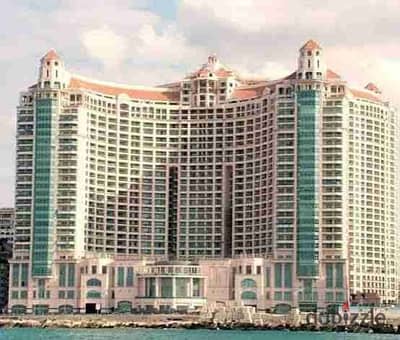 Store for sale in Four Seasons San Stefano 36, the site is suitable for all purposes