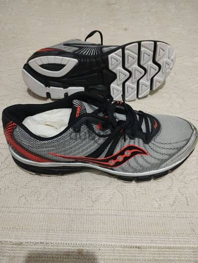 حذاء رياضي ماركه Saucony