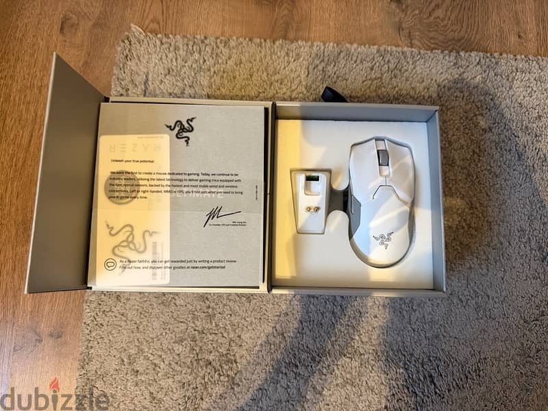 Razer Viper Ultimate (White) – Wireless Gaming Mouse + Charging Dock 1