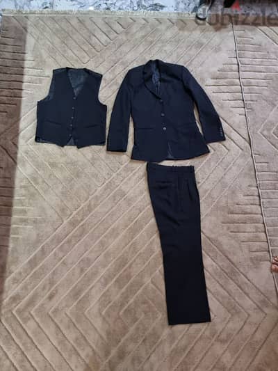 بدلة سوداء