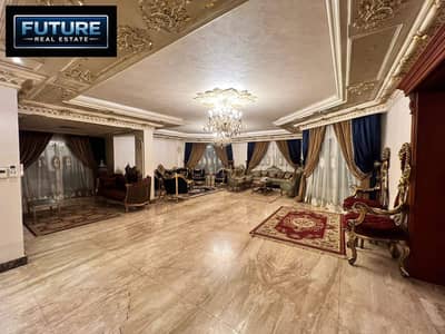 Villa 580 m in Royal City Sheikh Zayed October