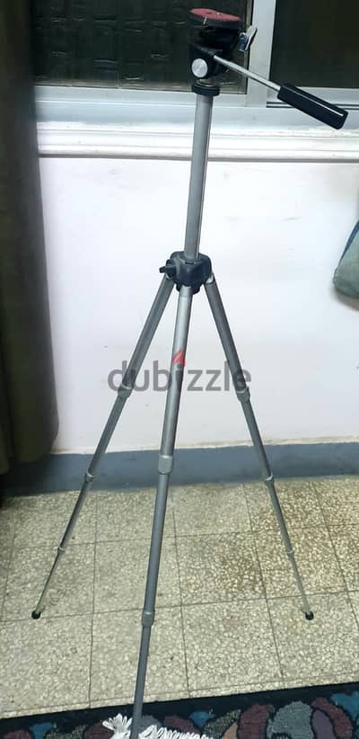 حامل ترايبود ياباني Tripod ثلاثي قابل للطي كالجيد تماما بكل مشتملاتة